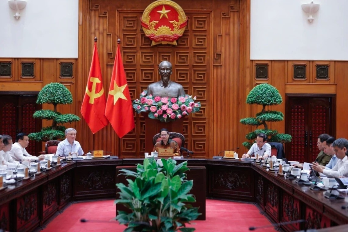 PM urges building int’l financial centre with transparent, open legal environment
